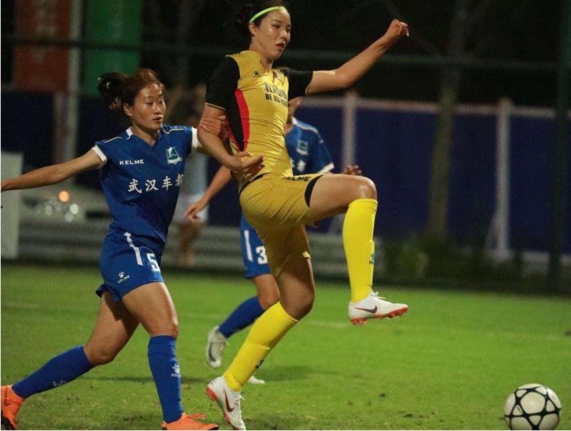 王霜和马晓旭打乒乓视频,中国女子足球王霜