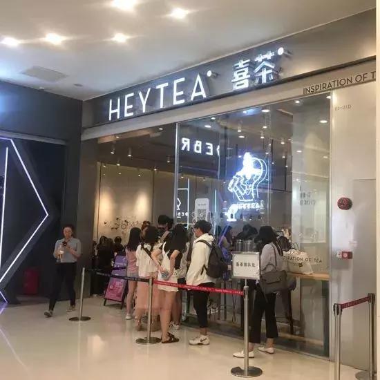 暗访多家知名奶茶店,我们走访了最火的9家奶茶店