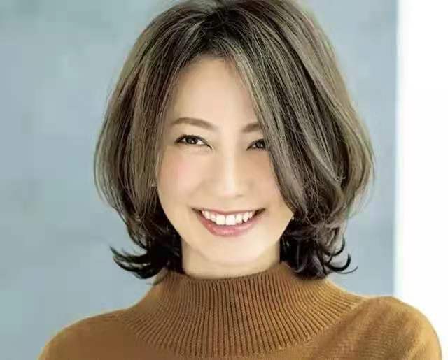 五十岁女人怎样的发型比较适合,适合五十岁女人的短发发型
