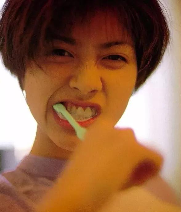 他是世纪美少年，她帅到掰弯无数小姐姐，相恋10年不婚的神仙眷侣