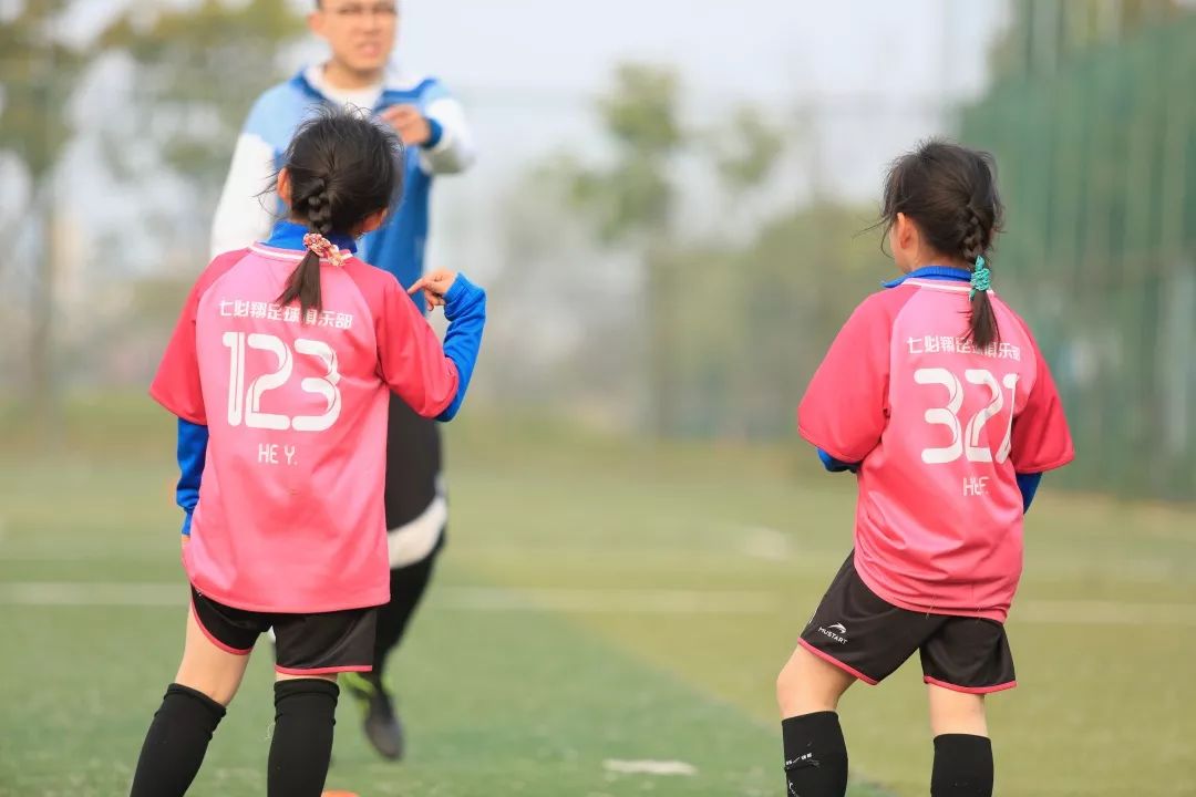 体汇+小小运动员风云榜｜双胞胎姐妹花的足球之旅