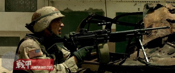 美国黑鹰战机坠落视频,十部顶级战争大片黑鹰坠落