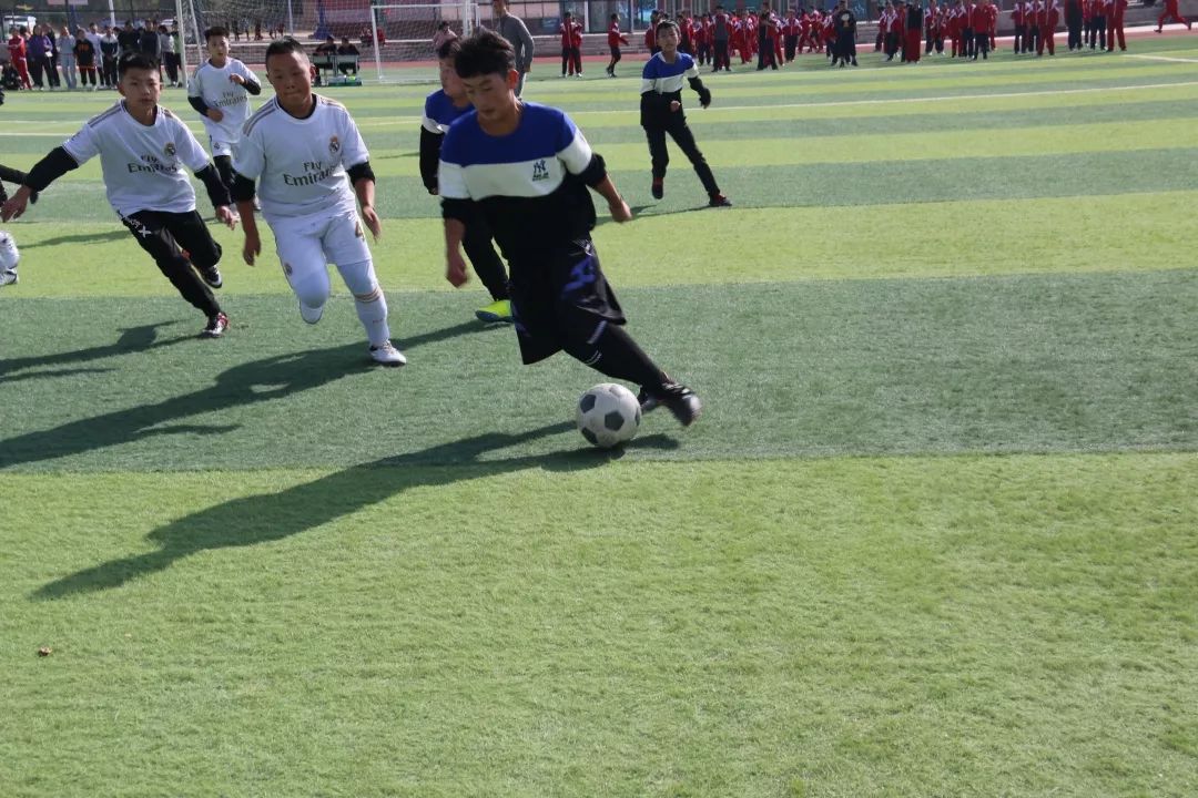 定边县东关小学足球队比赛视频,榆林市定边县第三中学足球联赛