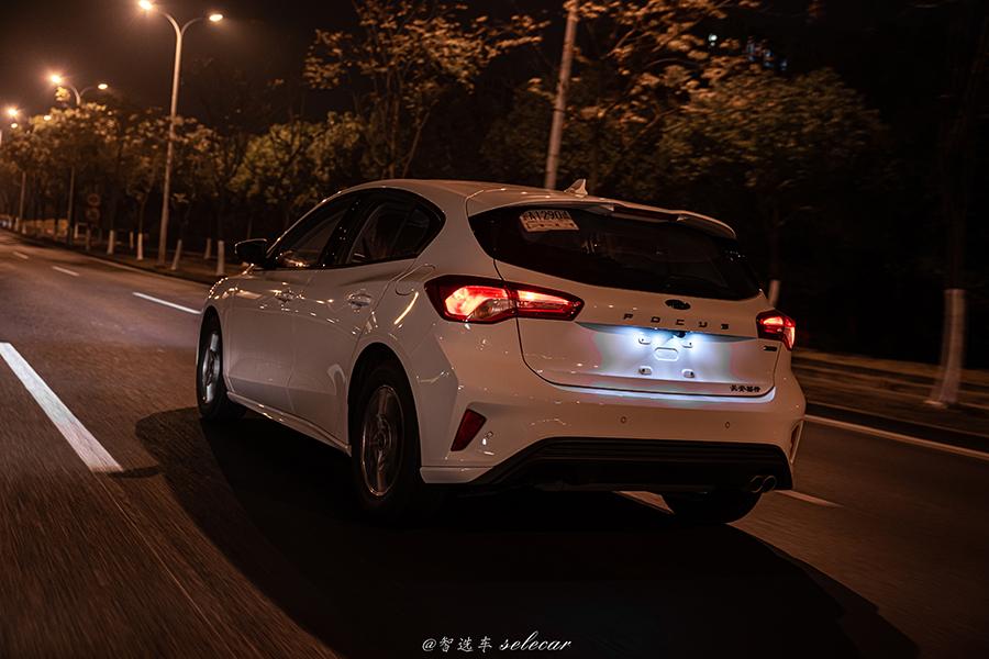 2021福克斯ecoboost180两厢,福克斯2021款三厢180自动锋潮型