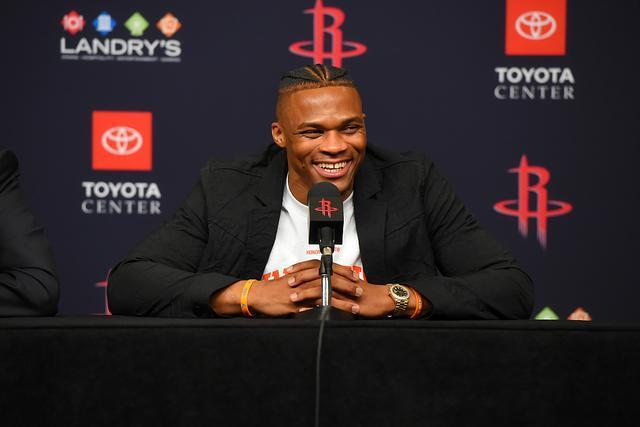 韦少暴怒,威少狂砍21分奇才击败骑士