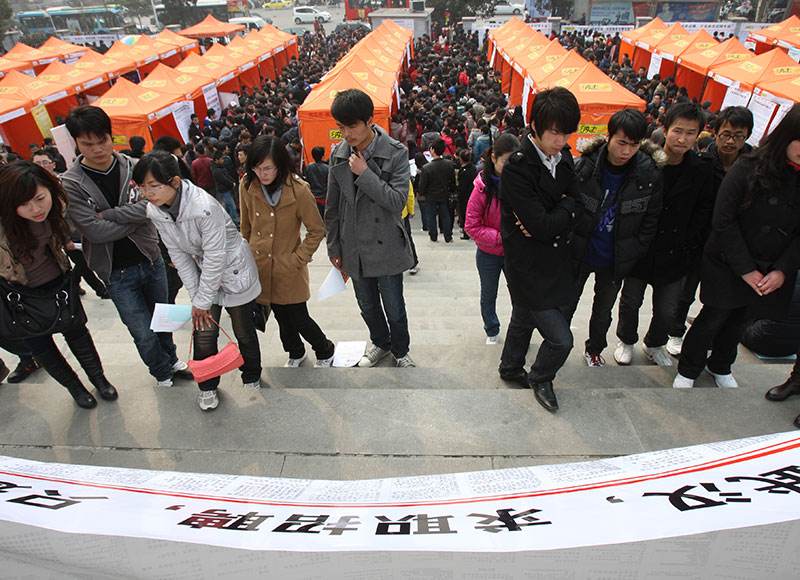 大学毕业还有铁饭碗？这些大学考上就不愁工作，网友：悔不当初