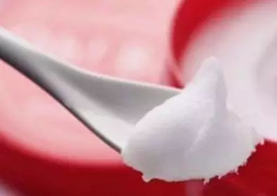 黑头皮肤屏障脆弱容易色素沉着,皮肤黑头闭口暗沉