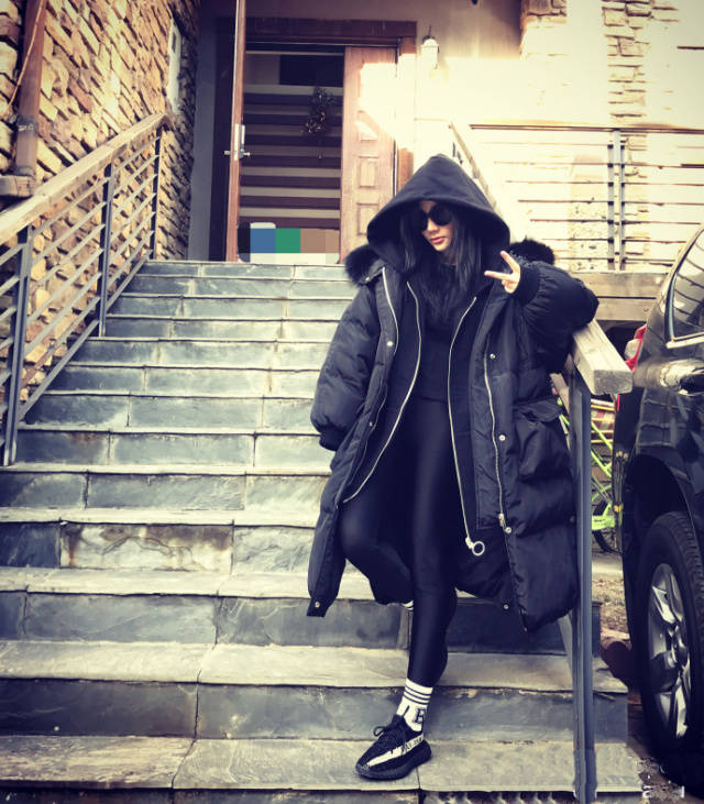 杨紫宋轶,宋轶羽绒服粉色