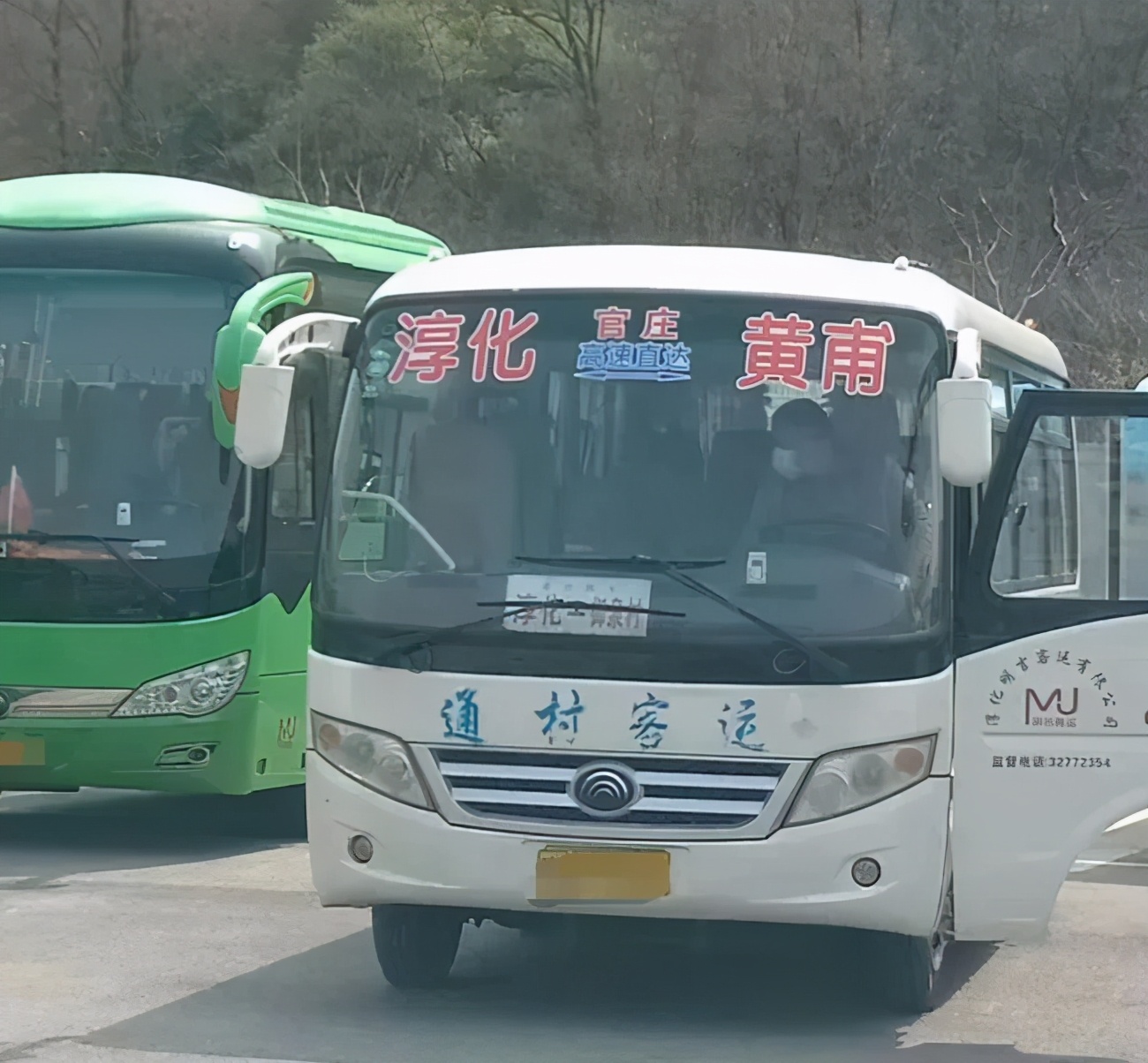 “当时我就一个想法，‘躺’到刀和人质之间!”