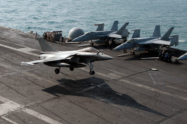 架空：团圆夜战争后，如芒在背的法海军，匆忙开建的黎塞留号航母