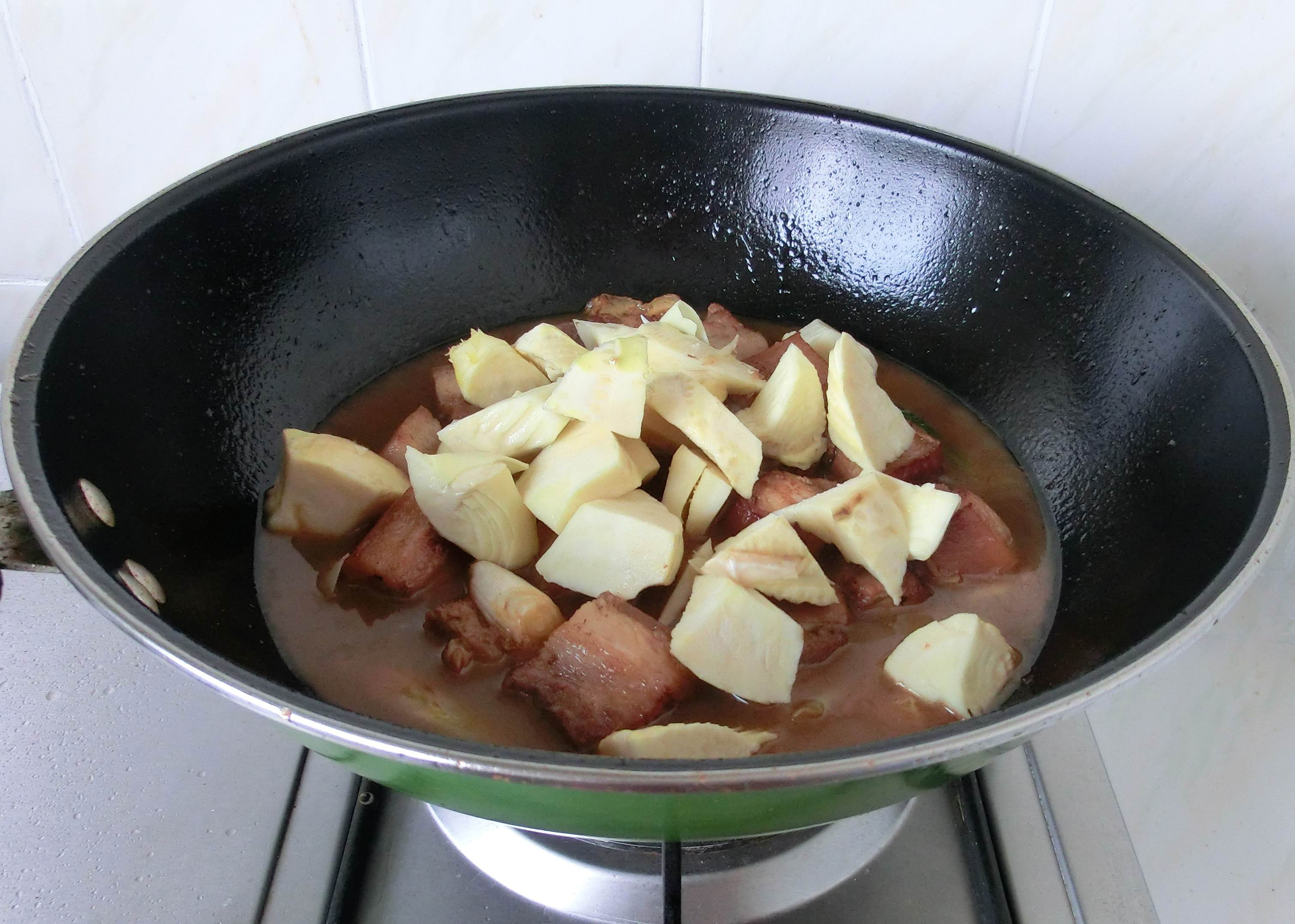 冬笋红烧肉冬笋什么时候下锅,冬笋红烧肉的家常做法窍门视频