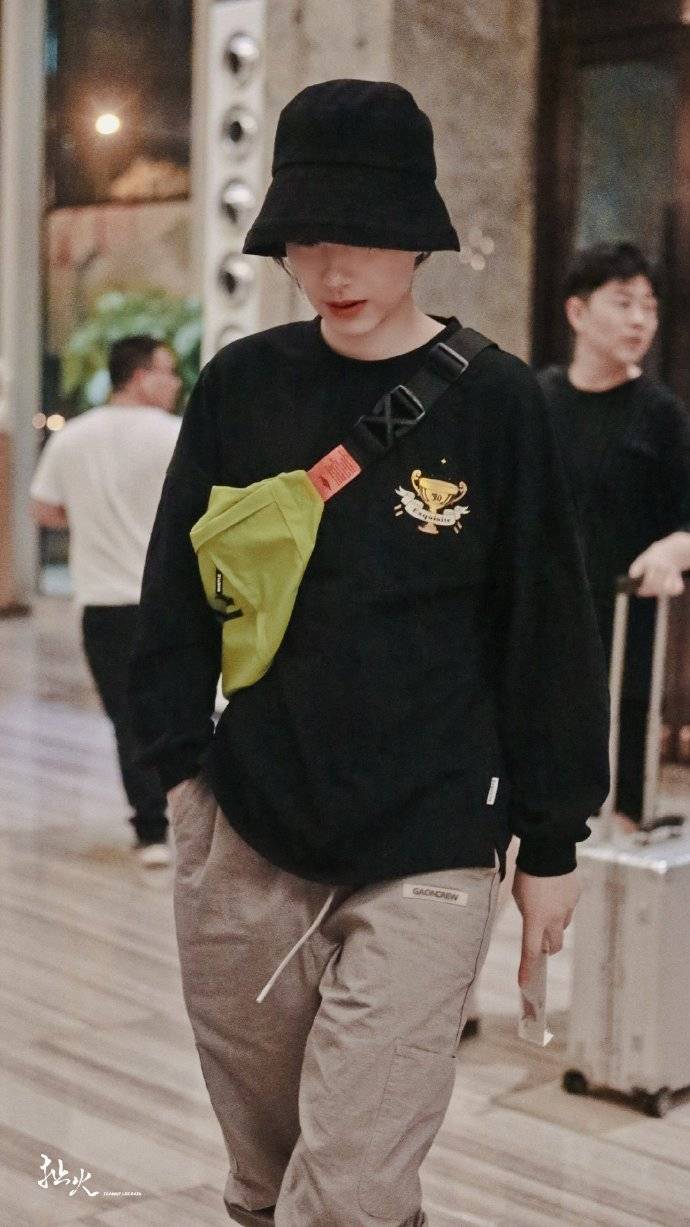 国潮品牌SUBTLE推出全新TRITIUM-703晴雨伞他们家背包你一定见过