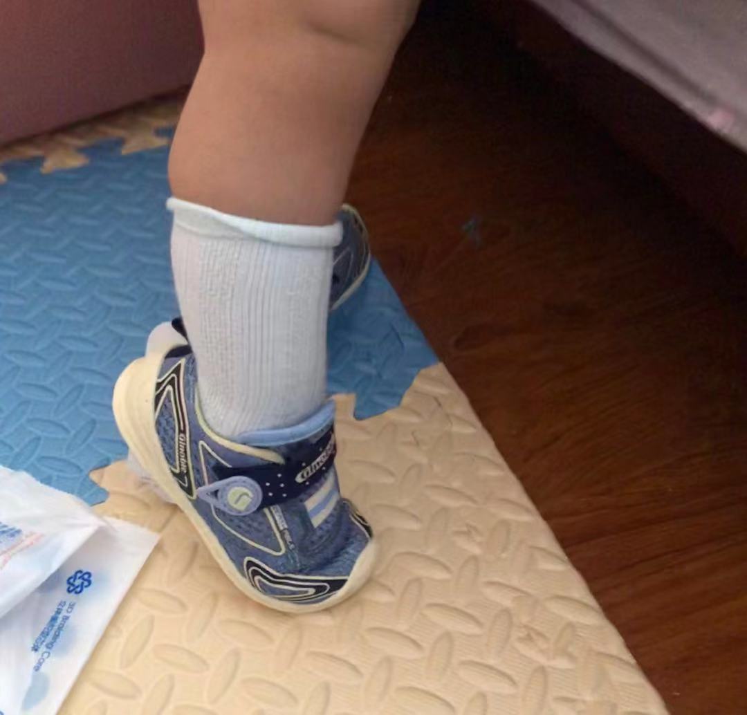 第一双学步鞋怎么选码,宝宝第一双学步鞋推荐