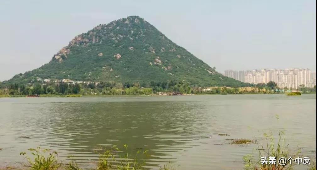 李白:昔我游齐都,登华不注峰。兹山何峻秀,绿翠如芙蓉...