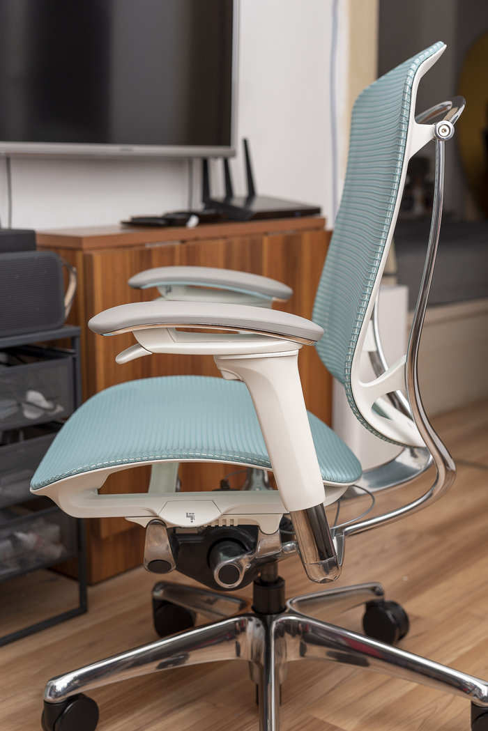 这把“无间道”椅凭什么敢卖到过万冈村Contessa2代