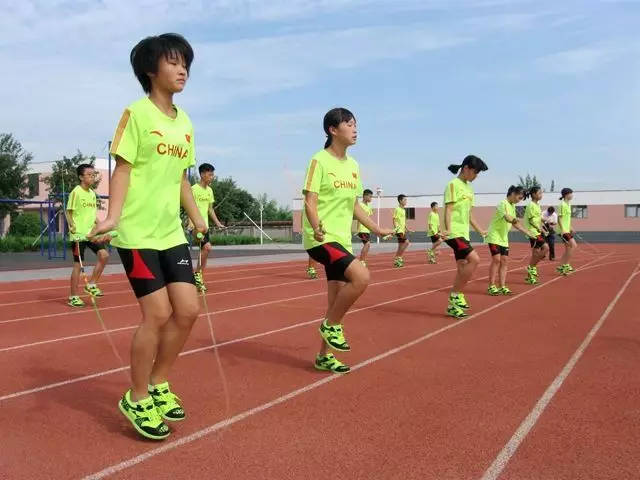 中考体育都干啥,中考体育下午考试中午吃什么好