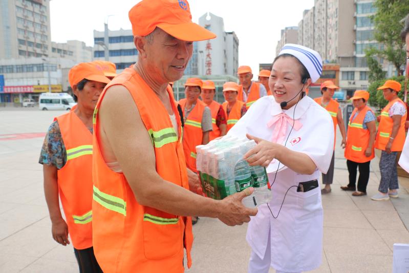 社区夏日送清凉慰问主题活动,开展夏季送清凉冬季送温暖活动