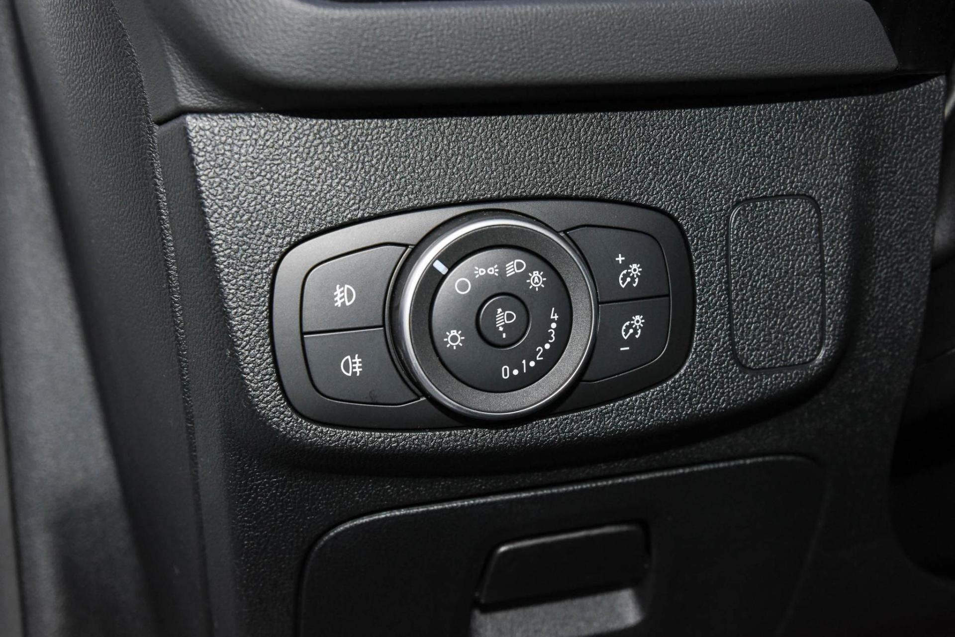 09福克斯1.8t两厢和三厢的区别,福克斯三厢买哪个版本性价比高