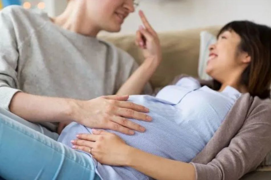 孕期睡觉侧卧30度是往前还是往后,孕期一直左侧卧的危害