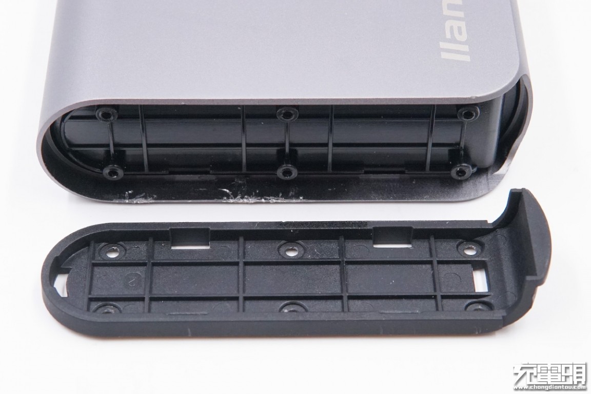 巨能移动电源拆解,绿巨能移动电源评测