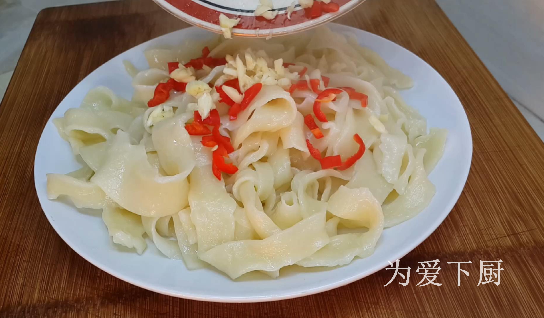 以后面条就这么做，不擀面不切面，筋道零失败，比吃凉皮都过瘾