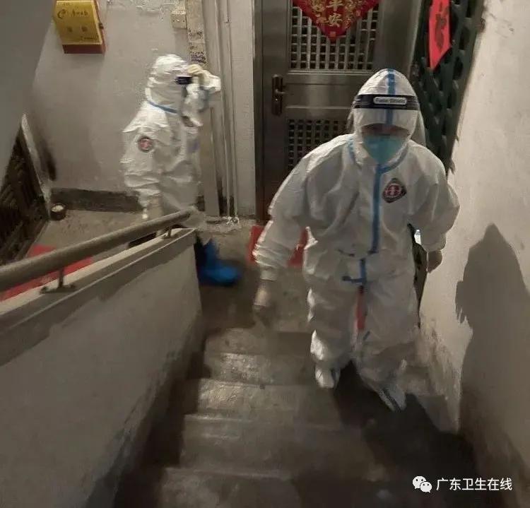 广州市一医院的“她力量”:路过社区采样点,就地上岗