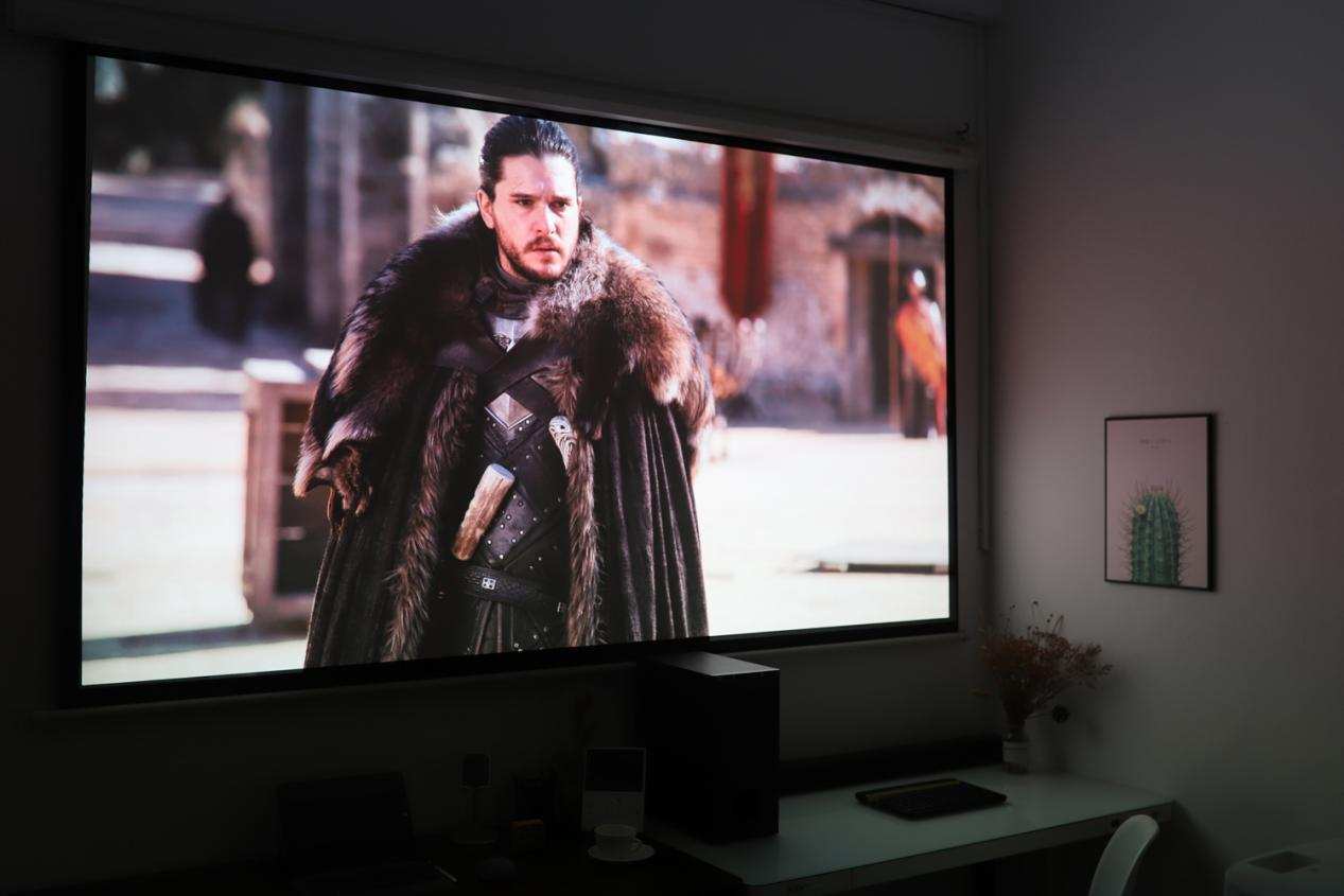 明基适合白天的投影仪选哪款,千万别买300的投影机