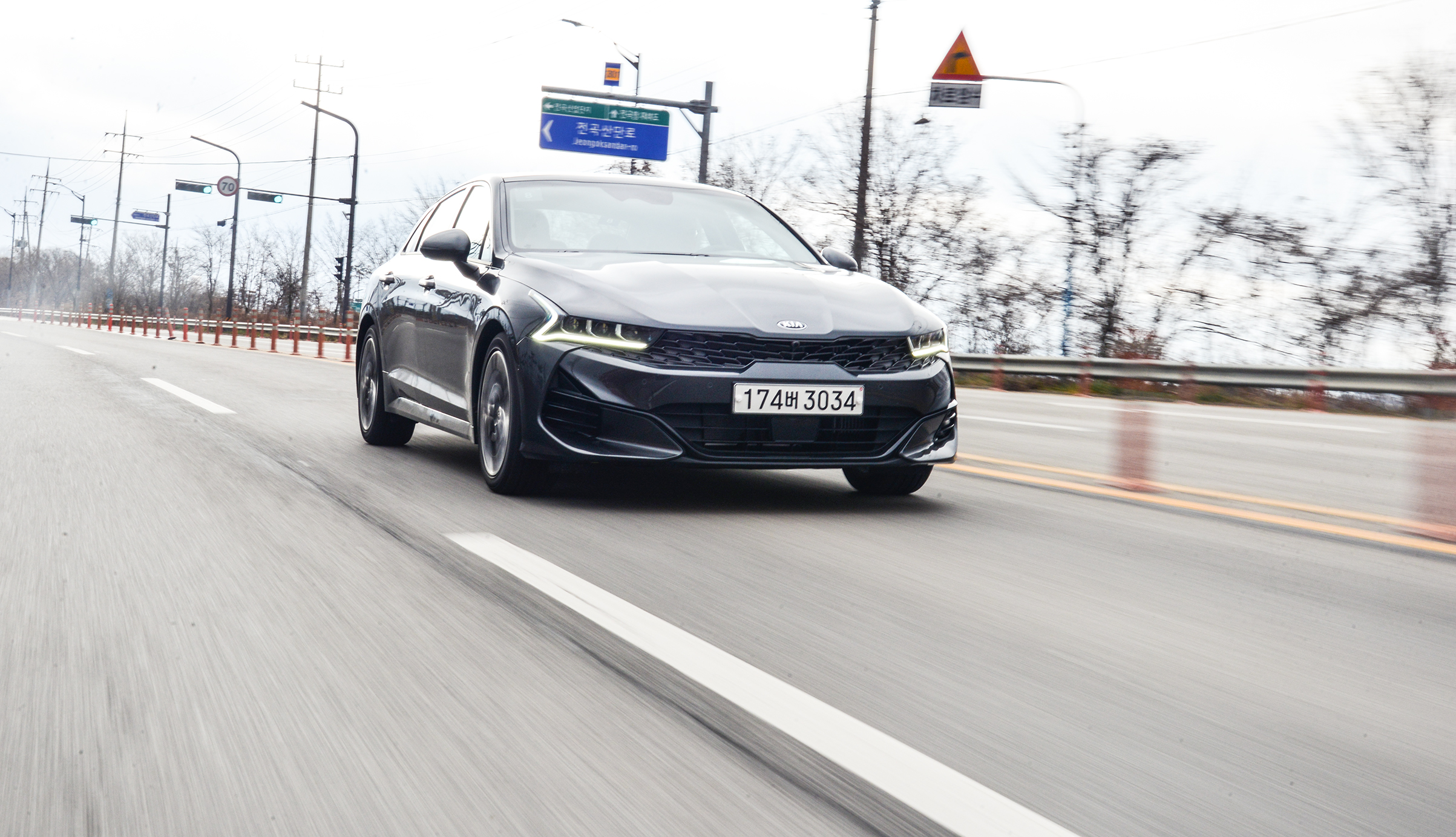 起亚k5是b级车吗,全新起亚k5高颜值运动帅气真香