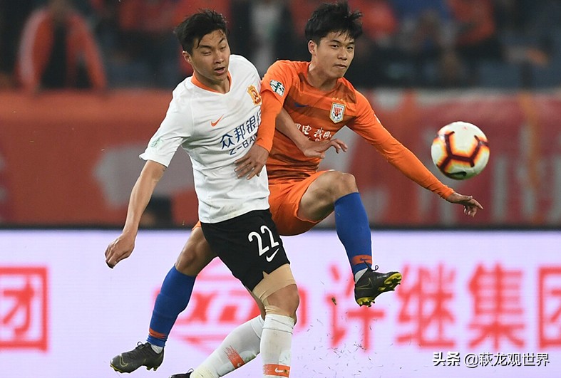 国足“钉子户”当属武汉门将！吉翔不如王刚？李铁和球迷就不一样