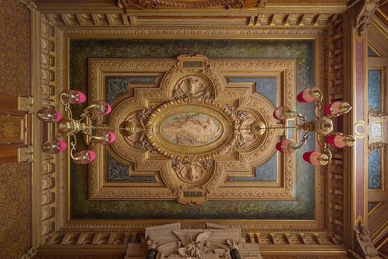 17岁抛夫弃子，一个用身体换金钱的*女妓**，凭什么有名有利？