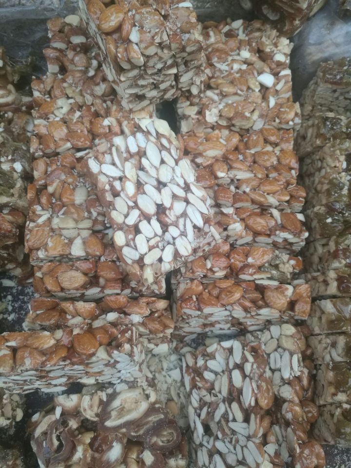 路边切糕为何这么贵,切糕为什么这么贵呢