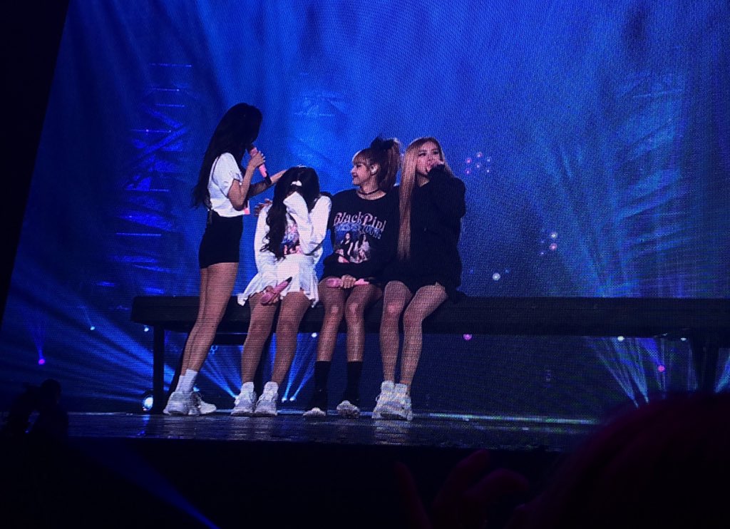 blackpink演唱会卖的有什么,blackpink演唱会重量级粉丝后续