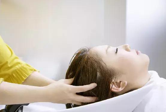 护发素和发膜用哪个更好,护发素和发膜哪个比较好不伤发