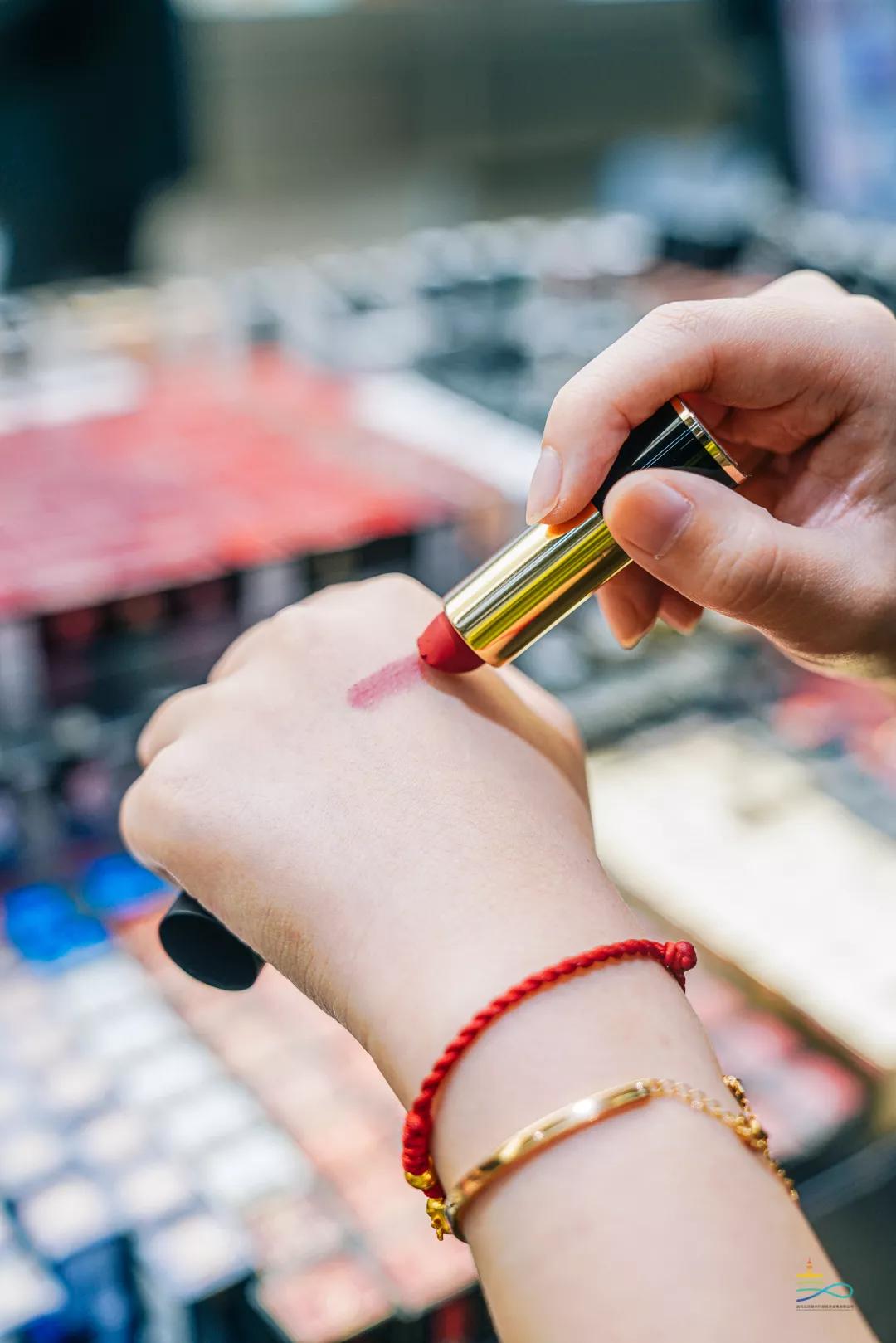 武汉大牌美妆品牌,黑洞高端美妆