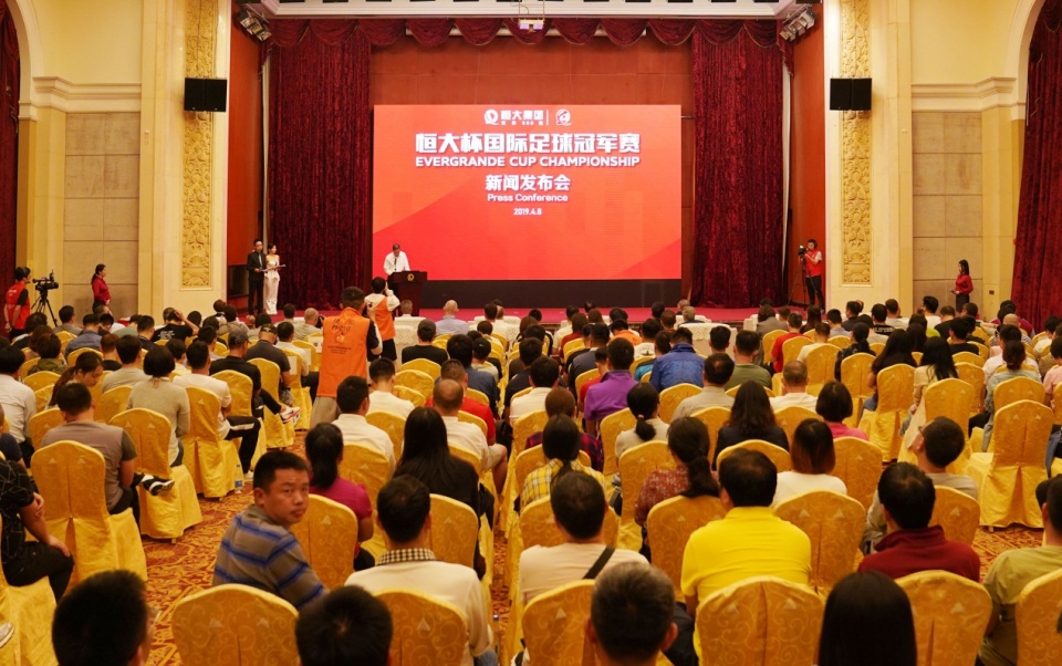 国际足球青训大“阅兵”中外8支顶级青训队角逐冠军