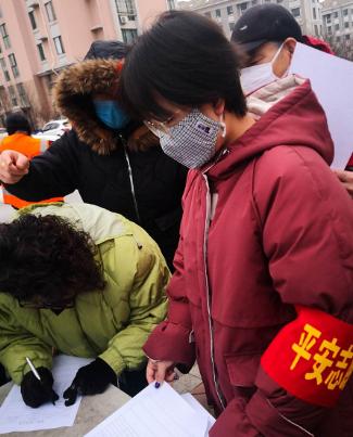 抗击疫情社区干部,疫情防控值守人员采访