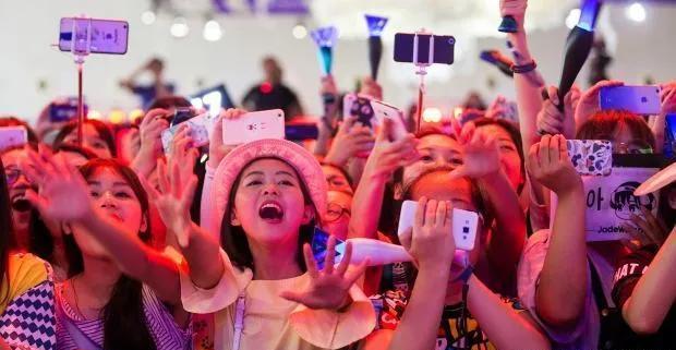 肖战新歌破亿自己能分到多少钱,肖战最近新歌广告