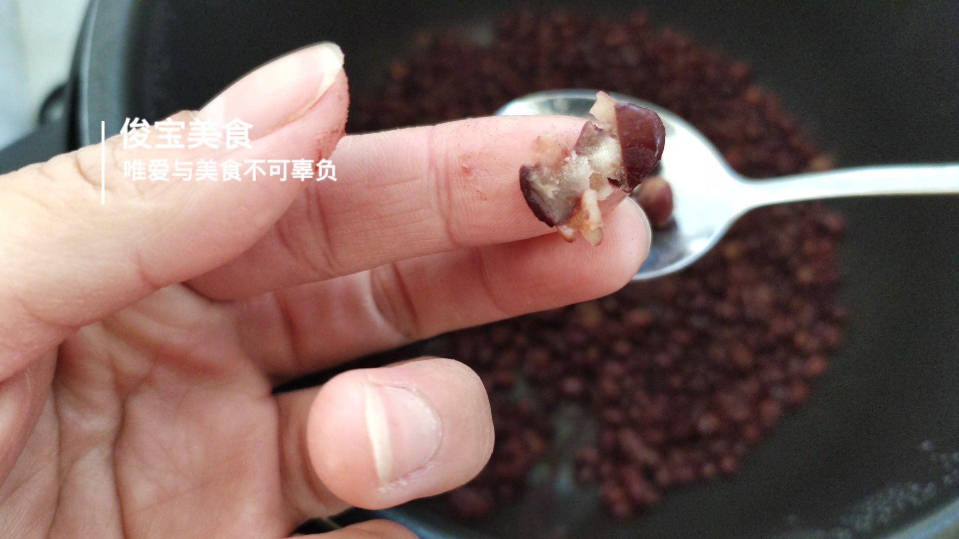 手揉面包烘焙教程,不用高筋面粉揉出膜的面包做法