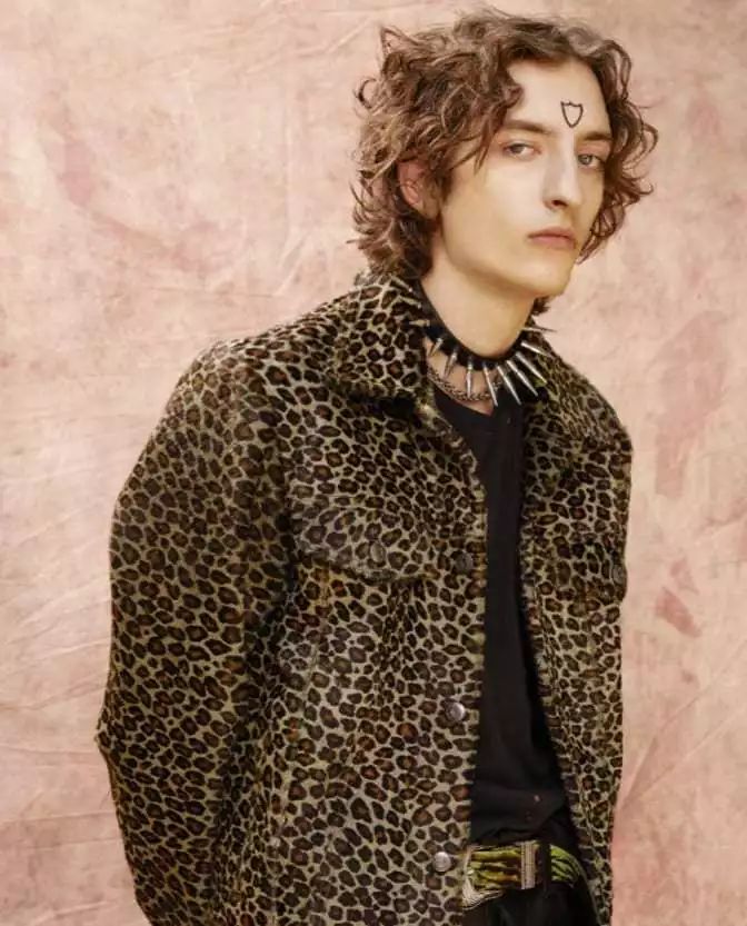 我太太太难了！项链戴在脖子上还做错了？