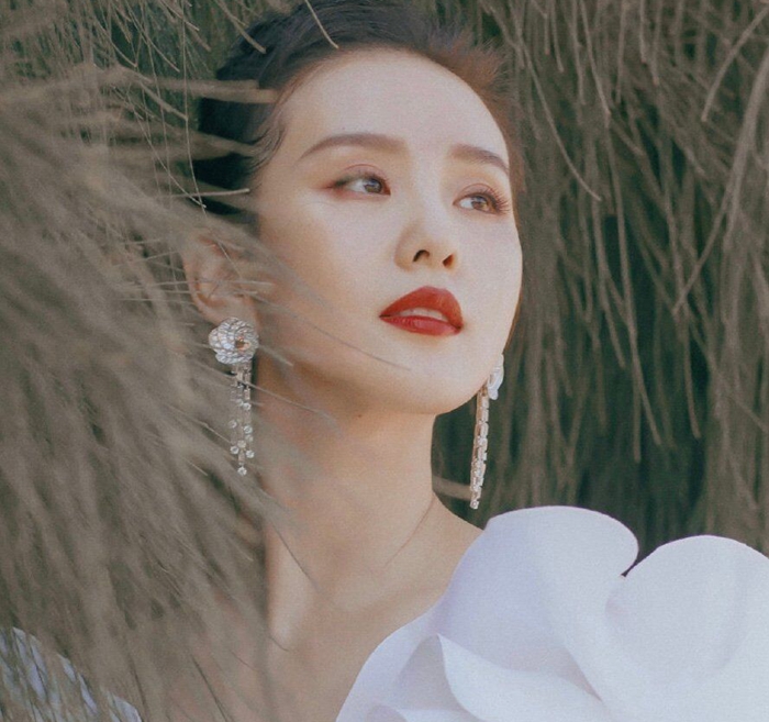 耳环秋冬高级感怎么搭配,日常穿搭必备时尚耳环来啦