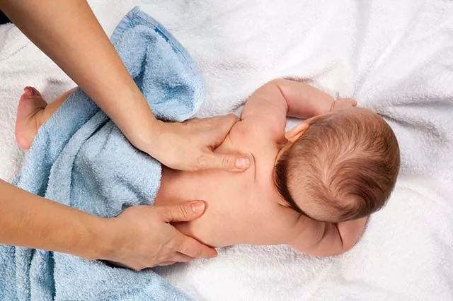 详解给婴幼儿按摩的好处，按摩原则及注意事项