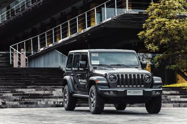 经典的硬派越野车方盒子造型,比较酷的方盒子越野车
