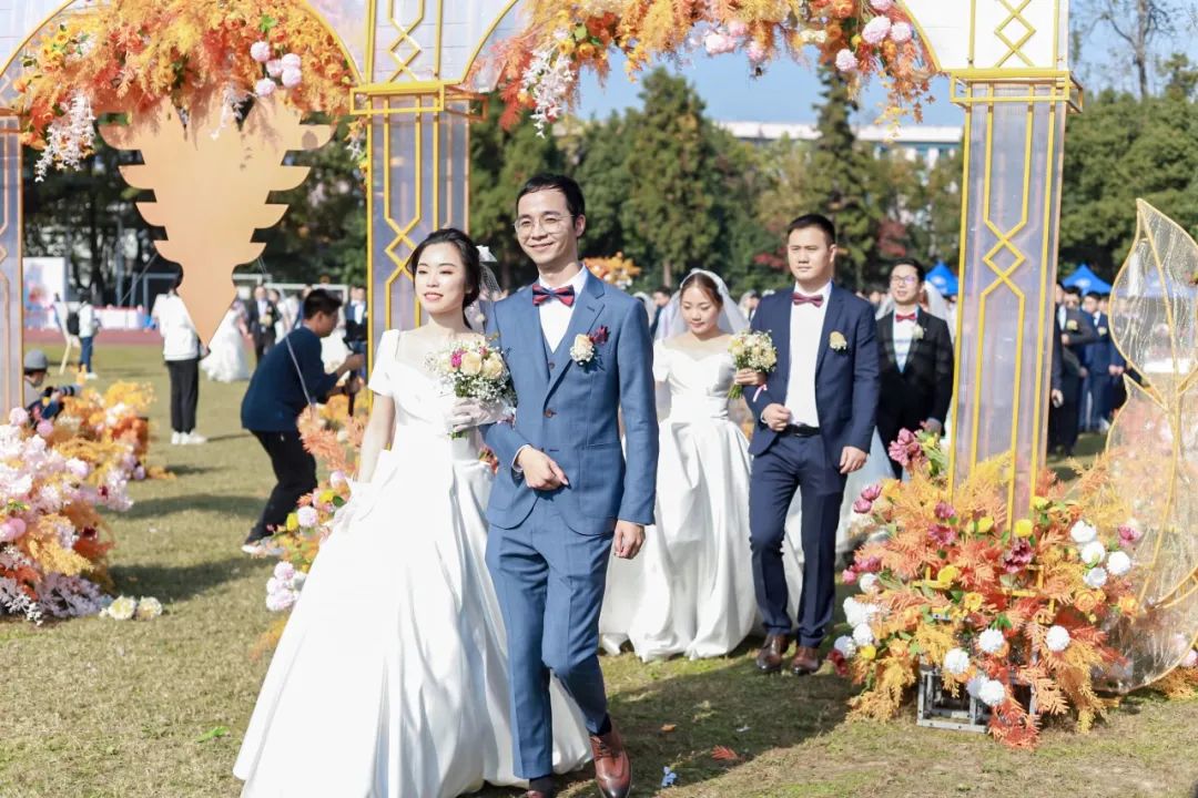 李兰娟致敬院士视频,致敬李兰娟院士的诗朗诵