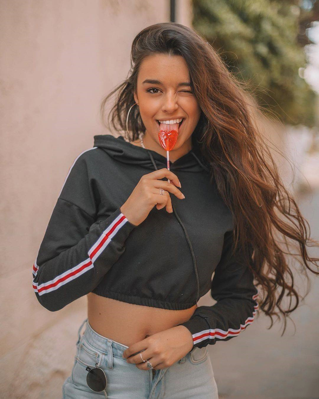 皇马队宠接班人终于和绯闻女友官宣,最爱的就是整蛊女友