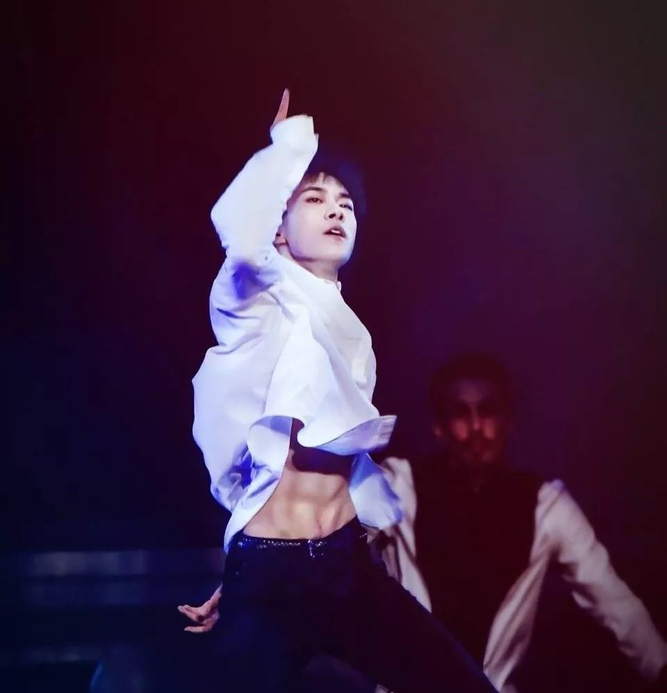 亲爱的热爱的韩商言腹肌,韩商言露出全部腹肌