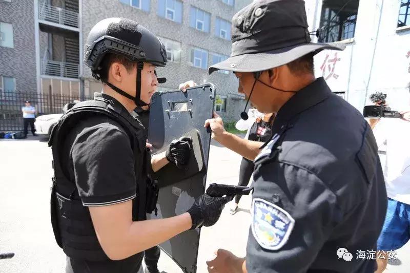 特警训练遭群众围观,特警魔鬼式训练