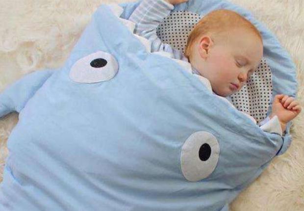 宝宝翻身翻不过去急哭了,宝宝翻身之后不愿意躺