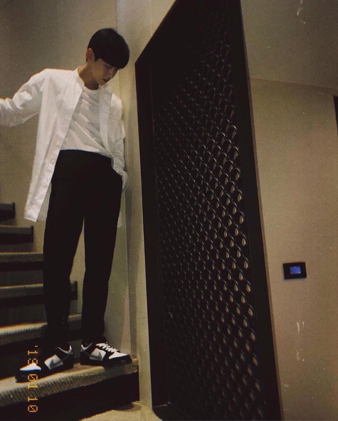 穿搭男生潮流大牌,男明星冬季最帅休闲运动穿搭