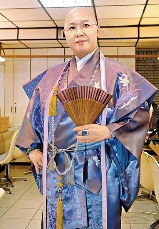 费贞绫人生经历,费贞绫出家视频