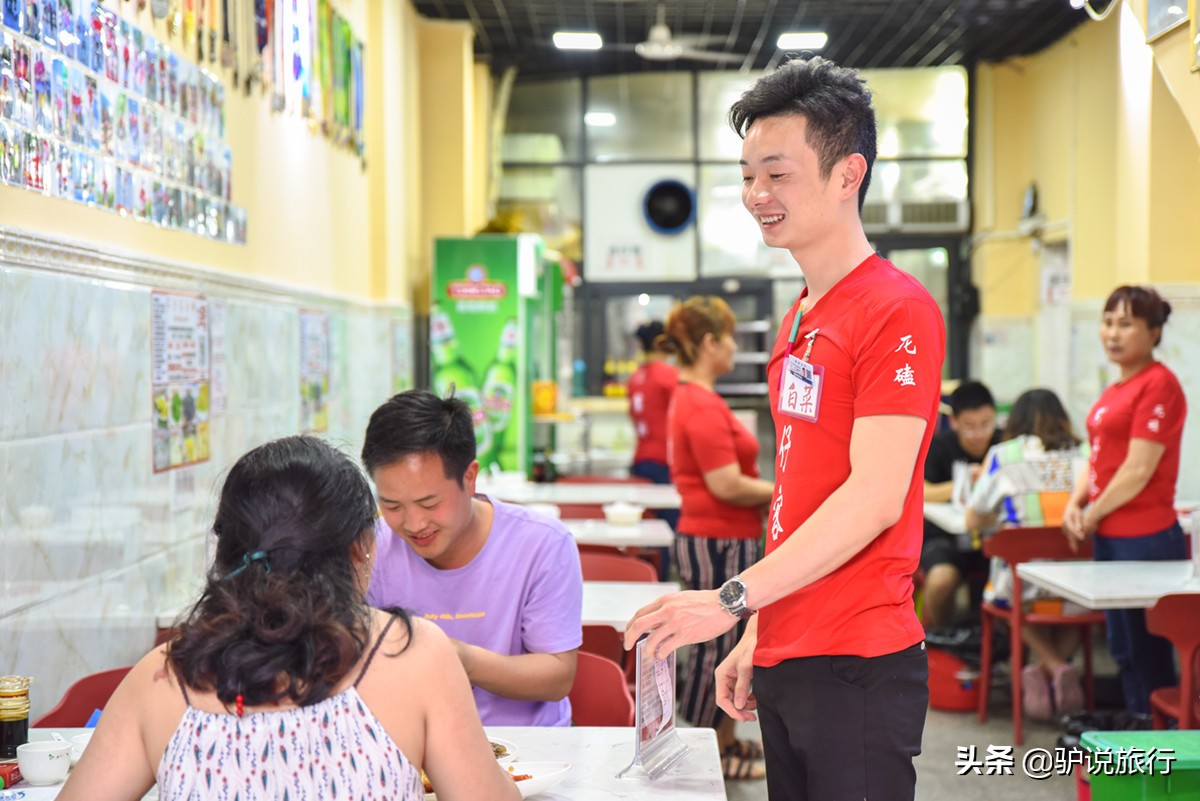 湖北小伙5年跑几十场马拉松，还“跑”出了家三亚Top3海鲜餐厅